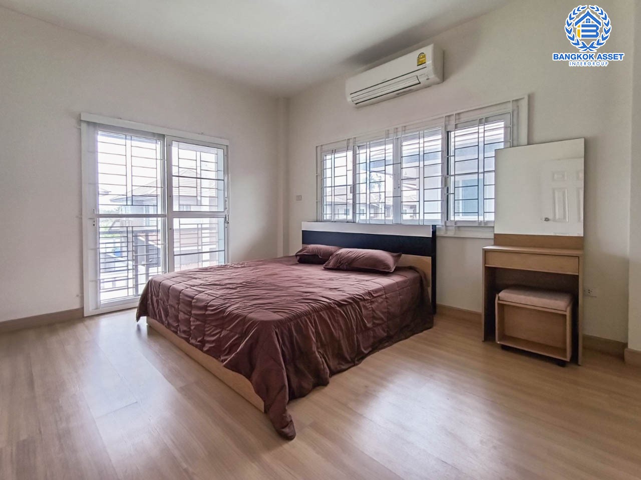 *****บ้านเดี่ยวมือสองย่านนนทบุรี ม.บ้านกาสะลอง กาญจนาภิเษก บ้านมือ1 ไม่เคยเข้าอยู่ เนื้อที่กว้างขวางมากถึง 66 ตร.ว. ฟังก์ชัน 4 ห้องนอน 3 ห้องน้ำ ที่จอดรถ 2 คัน แถมฟรี! เครื่องปรับอากาศ 1 เครื่อง มีพื้นที่รอบบ้าน ภายในตกแต่งสวย ตั้งบนทำเลแห่งการเดินทาง ใกล้รถไฟฟ้าสายสีม่วง "สถานีตลาดบางใหญ่"